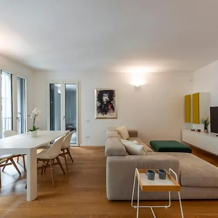 B - Elegant With Terrace & Gym Apartmán *