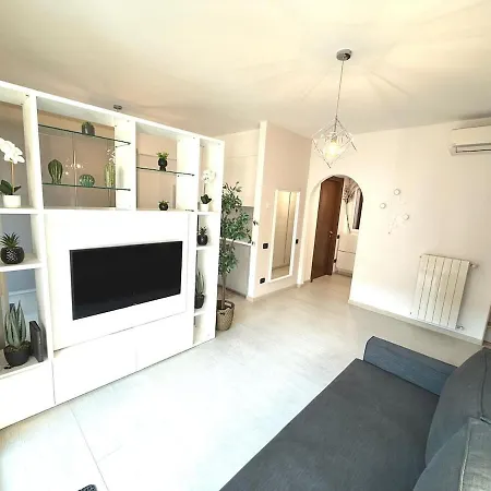 Appartement Live House-attico, Ampio E Luminoso Monolocale *