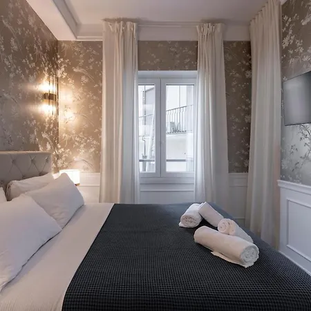 Apartment B - Diamond In The Center