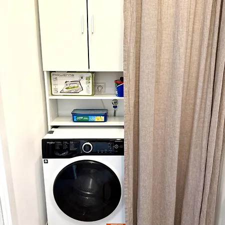 Metro House Apartmán *