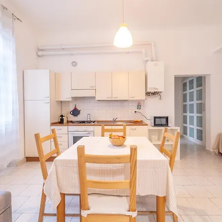 I-host Navigli - Fusetti Appartement *