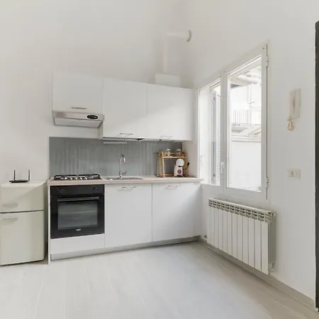 Guesthost - Patio Varesina *