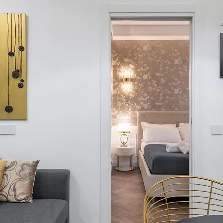 Apartment B - Diamond In The Center