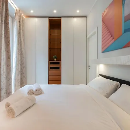 Apartment B - Modern Elegance For 4 People *