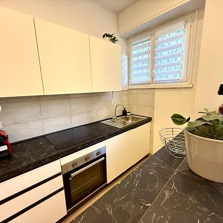 Apartmán Metro House *