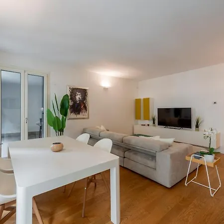 Apartmán B - Elegant With Terrace & Gym Milán