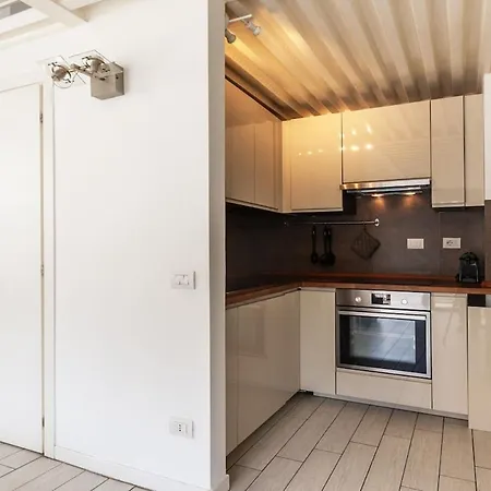 Youhosty - Bruno Maderna 17 Duplex Apartman *