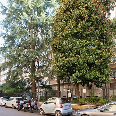 Guesthost - Modern Precotto Daire