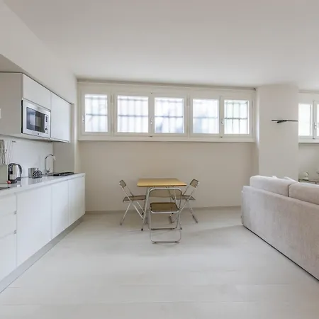 The South, Center, Arco Della Pace