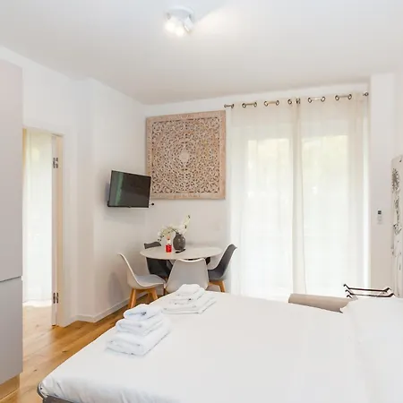 아파트 Regina24 Luxury - Elegante A Porta Venezia, 5 Min Dalla Metro