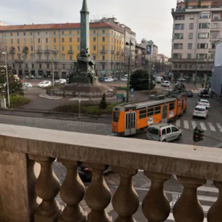 梅内基诺公寓式酒店