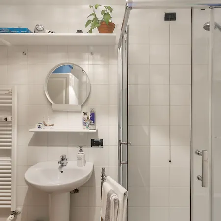 Appartement Spazio Isola- Free Wifi Milaan