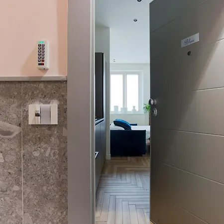 Yls Luxury 2 Mediolan