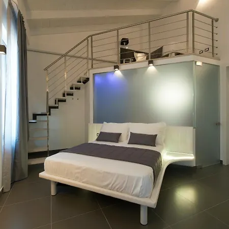 Gatto Bianco Mia 2* Mediolan