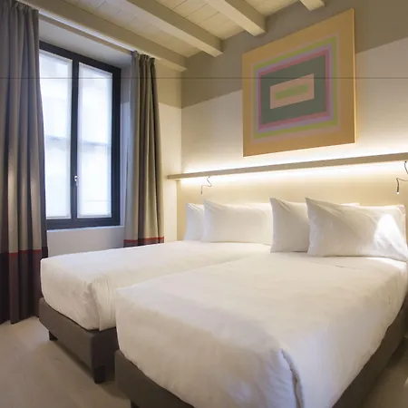 萨沃纳18号套房 4*