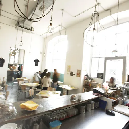 Hostal Madama Hostel&bistrot
