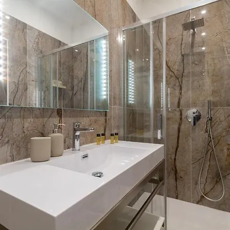 Shopping District - Station - Two Apartment *