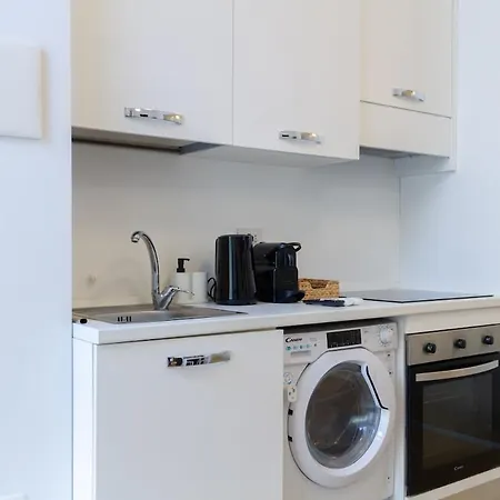 Shopping District 5 Apartman