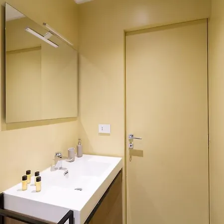 Shopping District 5 Apartman *