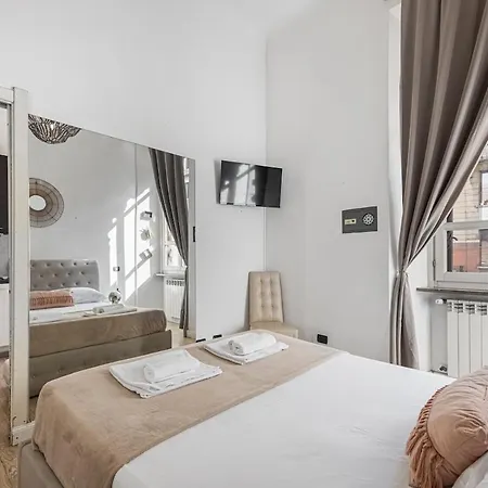 Isola District - Fashion House *