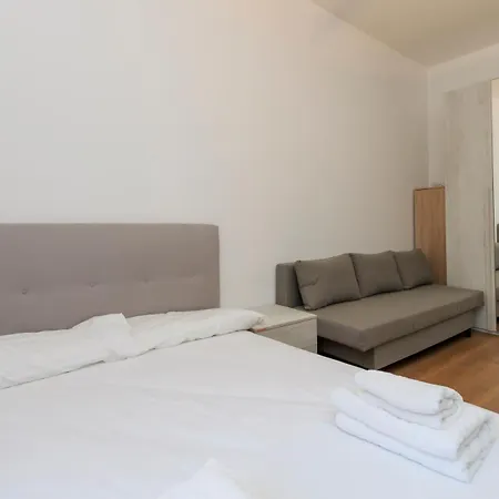 Apartment I-host - Imperia 21 *