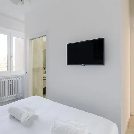 Navigli Modern Hub - 3 Matrimoniali E 2 Bagni Lägenhet