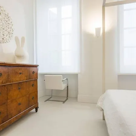 Royal Centro Borgonuovo Apartman