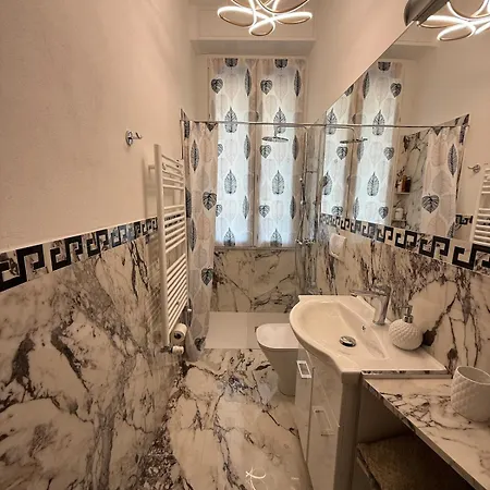 - 2br 2ba - 5 Min Walk To Metro & Train شقة