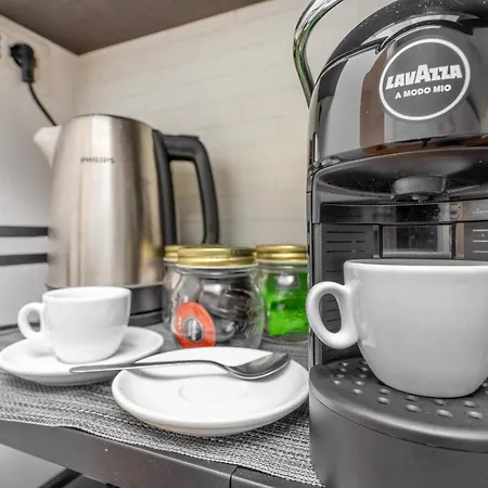 Attico Con Vasca, Posto Auto E Metro Sotto Casa Milan