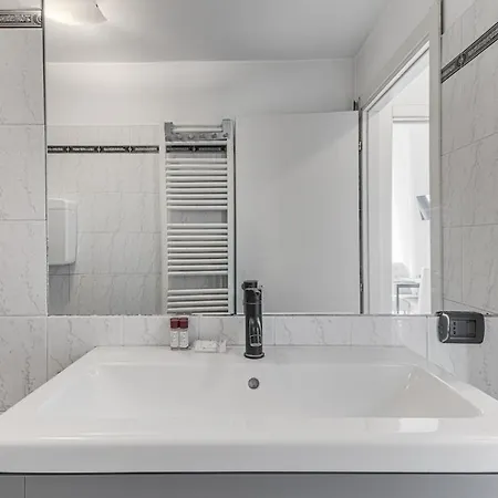 Isola District - Fashion House Daire Milano