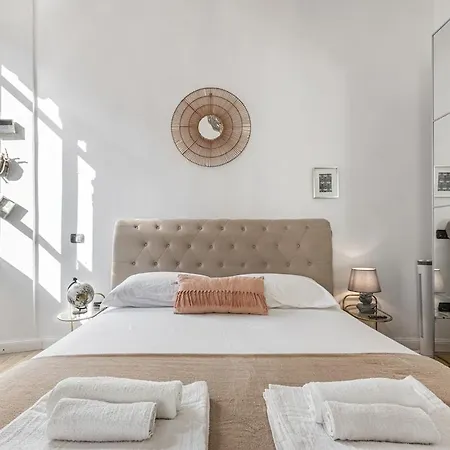 Isola District - Fashion House