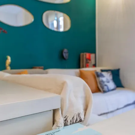 Appartement Maison Lumiere - A Few Steps From Station Milaan