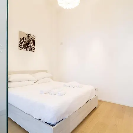 Shopping District 5 Apartman Milánó