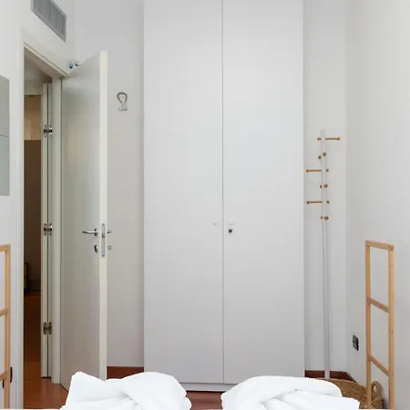 I-host - Ripa Navigli