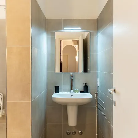 Valtorta Living - Elegant 3br Mm Turro Daire