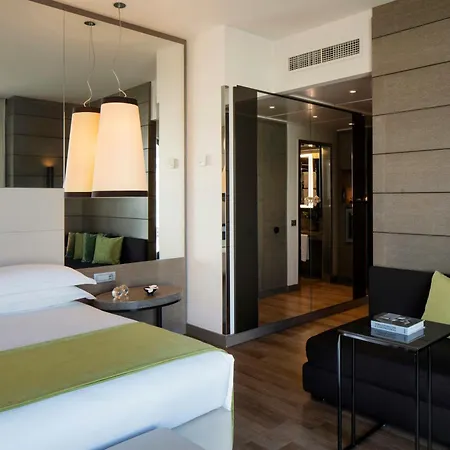 Hotel Starhotels Echo 4*