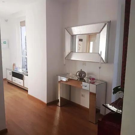 Flowers بيت ضيافة ميلان