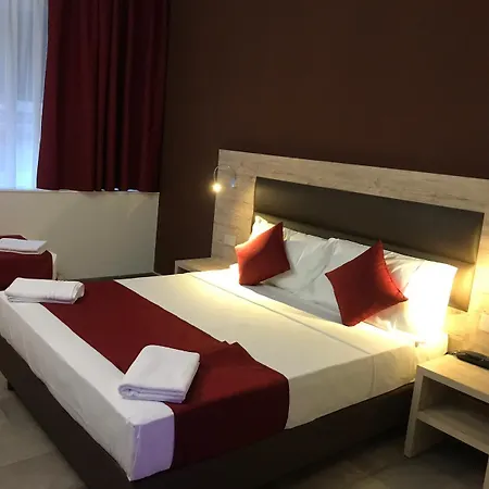 Stradivari Szálloda 3*