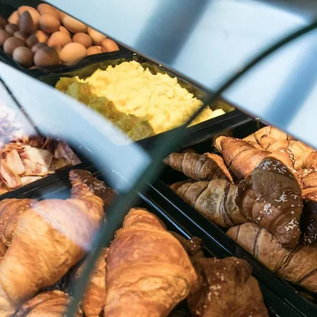 J24 Отель Милан