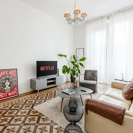 Center-design Attic Penthouse With Private Terrace Apartman Milánó