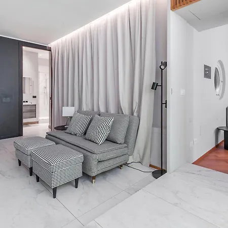 Апартаменты San Babila Executive - Discover The Historic Centre Of