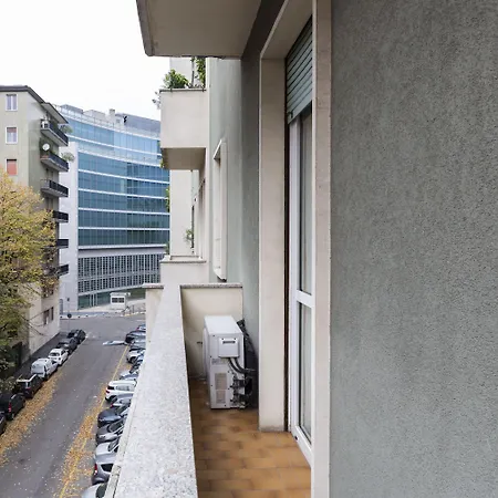 아파트 Living Isola