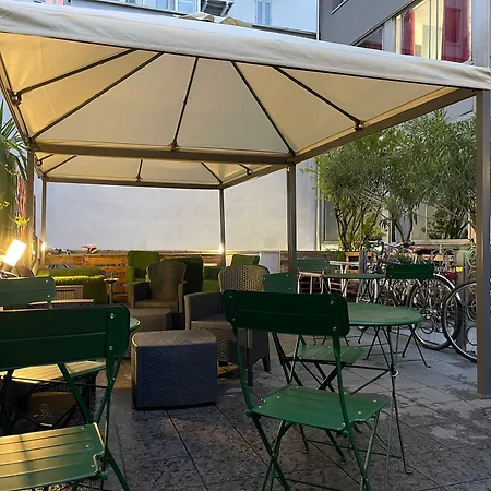 Auberge de jeunesse Lion & Youth