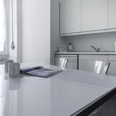 Italianway - Napo Torriani 5 * Milano