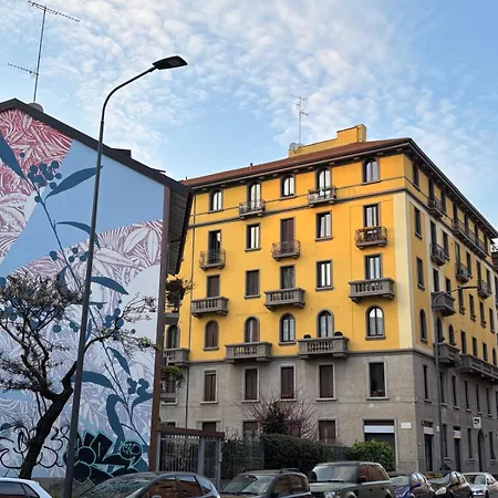 Charming In Isola Near The Metro!