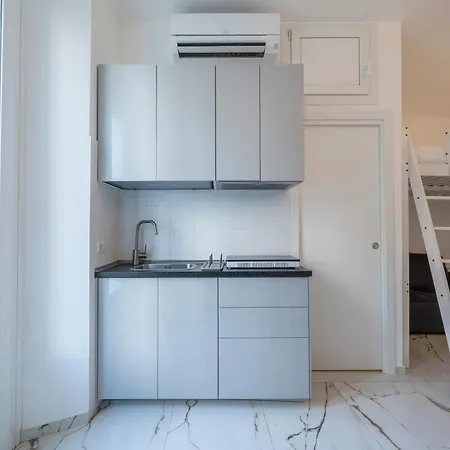 St Laurent - Citta Studi * Milão