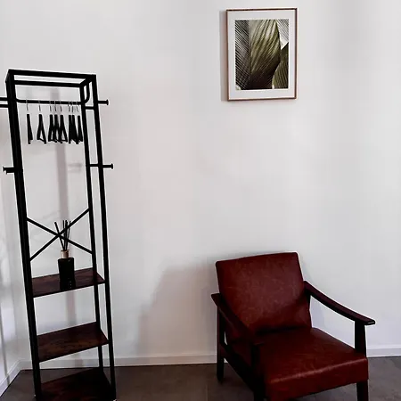 Charming 2 Bed With Private Baths In Center