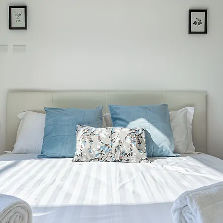 Апартаменты Joivy Sublime Flat With Balcony Милан