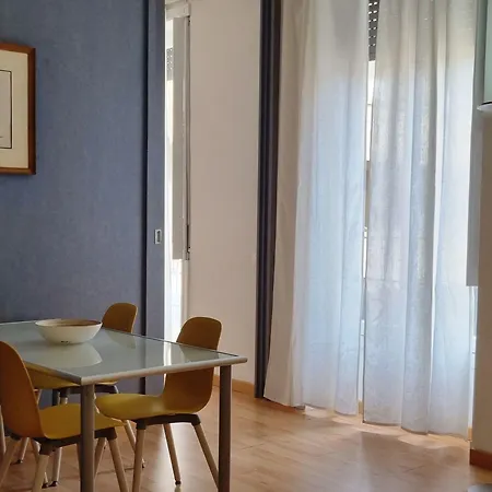 Joivy Contemporary 1-bed Near Duomo Di شقة *