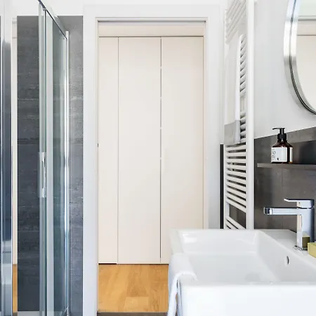 Joivy Stylish 1-bedroom Flat *